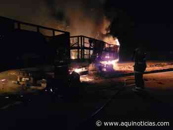 Carreta carregada com bobinas de ferro pega fogo em Mimoso do Sul - Aqui Notícias - Ache Aqui Notícias