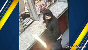 Police searching for armed suspect who robbed Merced restaurant