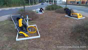 Túmulos são montados na estrada de Caucaia em Cotia - Correio Paulista