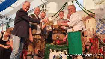 Jetzt live im Video: Es geht los! Bürgermeister Michael Kölbl zapft das erste Fass an