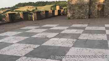 Castelvetro, la scacchiera perde i pezzi: "Va risistemata" - La Gazzetta di Modena