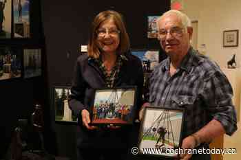 Cochrane bronze artists unveil tribute to first treaty-status Indigenous NHL player - Cochrane Today