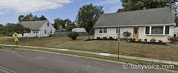 Car Crashes Into House In South Jersey (DEVELOPING) - Daily Voice