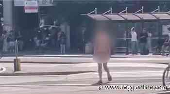 Reggio Emilia: passeggia nudo nel piazzale della stazione. VIDEO - Reggionline