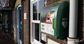 Jongens halen AED van muur en fietsen ermee weg in Sint-Michielsgestel - BD.nl