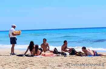 Formentera, vendita illegale in spiaggia: sequestrate quattro ananas, 35 noci di cocco e 30 bicchieri di frutta assorti. Tollerenza zero contro i venditori abusivi - Formentera News