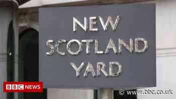 Met Police apologises for strip-search of Hackney schoolgirl - BBC