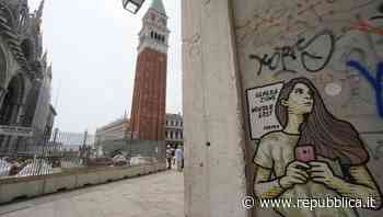 Venezia, dopo il Migrant Child di Banksy, spunta una nuova opera di Street Art in piazza San Marco - la Repubblica