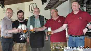 So schmeckt das Bier für die Jubiläumsfeier in Buchbach