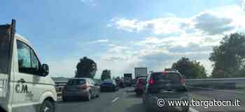 Due chilometri di coda sulla tangenziale di Alba per mezzo pesante di traverso - TargatoCn.it