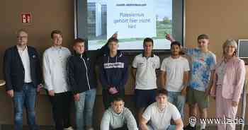 Schüler des Hanse-Berufskollegs Lemgo setzen Zeichen gegen Alltagsrassismus | Lokale Nachrichten aus Lemgo - Lippische Landes-Zeitung