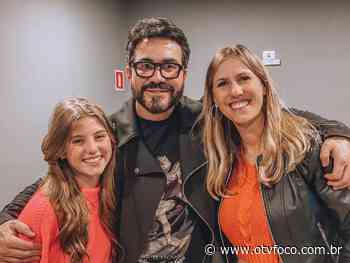 Lorena Queiroz leva a mãe e a avó ao show de Padre Fábio de Melo - TV Foco