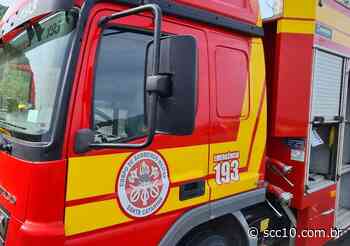 Homem fica ferido ao cair de escada de oito metros de altura em Blumenau - Portal SCC10