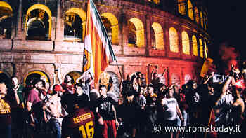 Il Colosseo è giallorosso: la festa per la vittoria della Conference (LE FOTO)