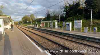 Mitcham: Hunt for member of public who stopped attempted robbery