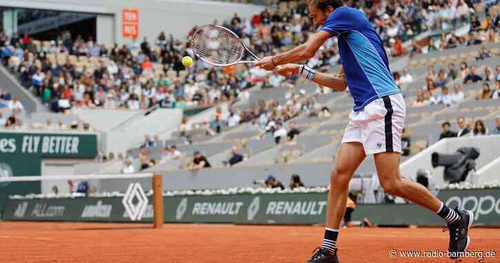 Medwedew und Swiatek ohne Mühe in Runde drei