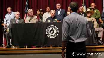 Beto O'Rourke confronts Texas governor during update on Uvalde elementary school shooting