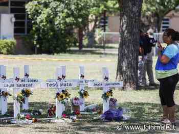 "Morto per il dolore": infarto per il marito di una delle maestre uccise nella strage in Texas