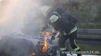 Dodge Viper geht mitten auf der A94 in Flammen auf - Fahrer kann sich gerade noch retten