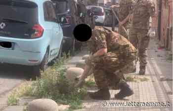 Messina, la scerbatura ai marciapiedi la fanno... i militari (foto) - Lettera Emme