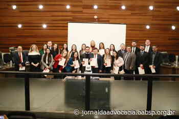 OAB Taquarituba entrega carteiras às novas advogadas e advogados inscritos na Subseção - Jornal da Advocacia - OAB SP
