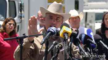 CNN reporter repeatedly presses official on police action during shooting