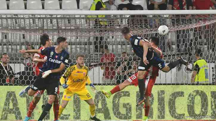 Il Monza vola, ma Berra al 93' fa 2-1. La promozione in A si decide domenica a Pisa - La Gazzetta dello Sport