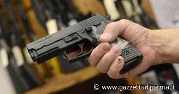 Lite per furgone sulle strisce, vigilantes estrae pistola - Gazzetta di Parma