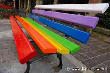 Este: la panchina arcobaleno agita la giunta - La PiazzaWeb - La Piazza
