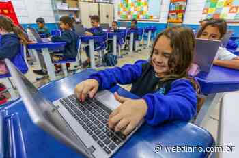 Itapevi entrega mais de 1,1 mil chromebooks para 10 escolas - WebDiario