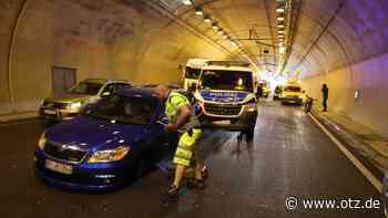 Schwerer Unfall mit zwei Polizeifahrzeugen im Jagdbergtunnel