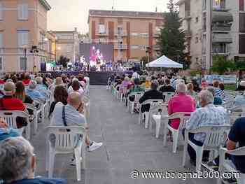 Motori, musica, teatro e danza aerea a Fiorano - Bologna 2000