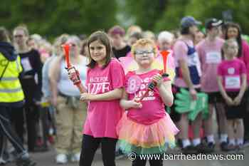 Brave schoolgirl sends runners on their way at Race for Life event - Barrhead News