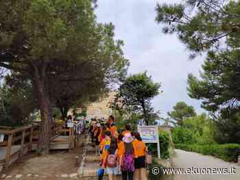 FOTO | Più di 500 studenti del “Giovanni XXIII” di Pineto in escursione all'AMP Cerrano - ekuonews.it