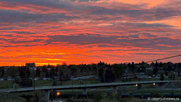 Scattered showers in Calgary throughout the weekend