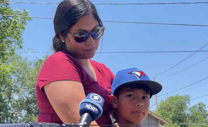 Mother of Uvalde survivor says police officers 'did everything' they could