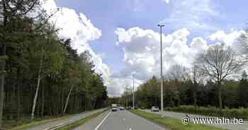 Twee wagens zwaar beschadigd door ongeval in Wijnegem - Het Laatste Nieuws