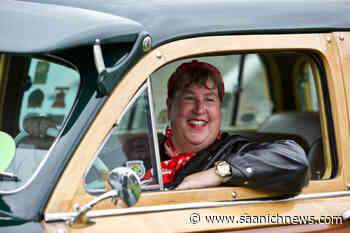 Retiring middle school teacher in Colwood gives Dunsmuir the '50s treatment – Saanich News - Saanich News