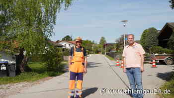Traunreut: weiße Markierungen auf Weisbrunner Straße angebracht für mehr Sicherheit im Straßenverkehr - chiemgau24.de