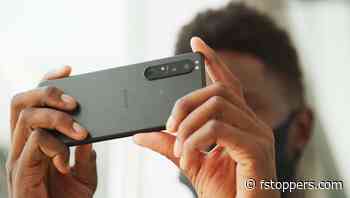 Sony Stuffs an Actual Zoom Lens Into a Smartphone