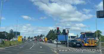 Oil spill after A63 lorry crash causing traffic chaos in Hull - live updates - Hull Live