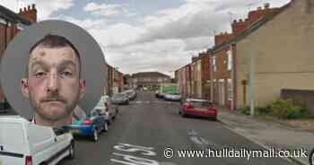 Man armed with knives causes carnage on quiet Hull street - Hull Live