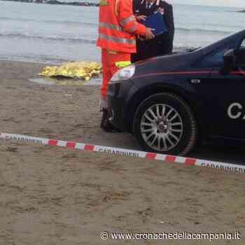 Agropoli, cadavere trovato sulla spiaggia riconosciuti dal tatuaggio - Cronache Campania