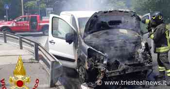 Opicina, a fuoco un furgone: i pompieri domano le fiamme - Trieste News