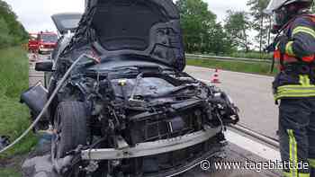 Auto kollidiert bei Cuxhaven mit Bus voller Kinder - Blaulicht - Tageblatt-online