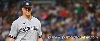 Les Rays menottés par Jameson Taillon