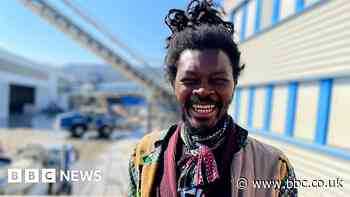 The man turning mud into eco-friendly 'concrete'