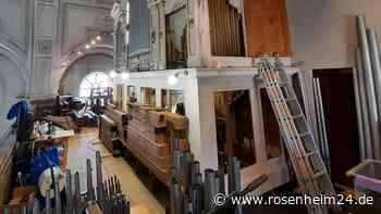 Feldkirchen: Warum die Orgelempore jetzt eine Schreinerwerkstatt auf Zeit ist
