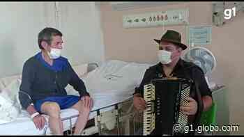 Idoso internado em hospital recebe visita do cantor Fábio Carneirinho em Juazeiro do Norte; vídeo - g1.globo.com