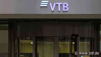 Sanktionen gegen Russland: Deutsche Banken frieren 142.990.409,35 € ein - ZDFheute